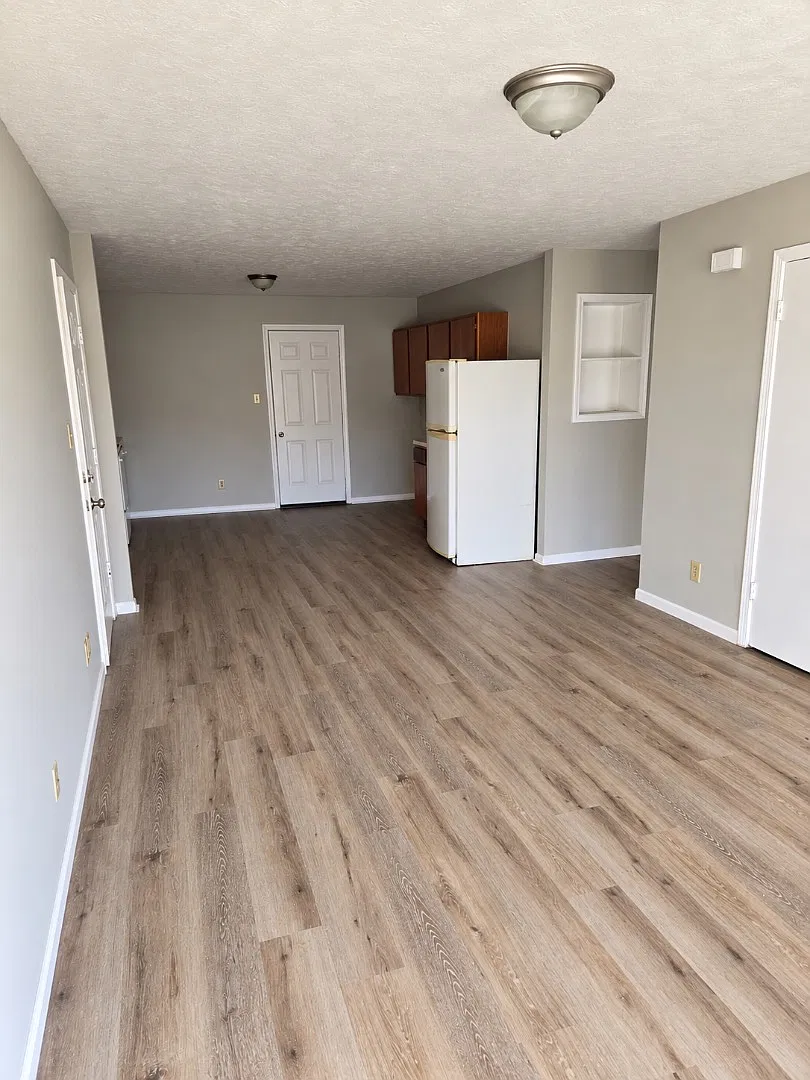 627 Old Humboldt Rd - 627 Old Humboldt Rd D — Photo 2
