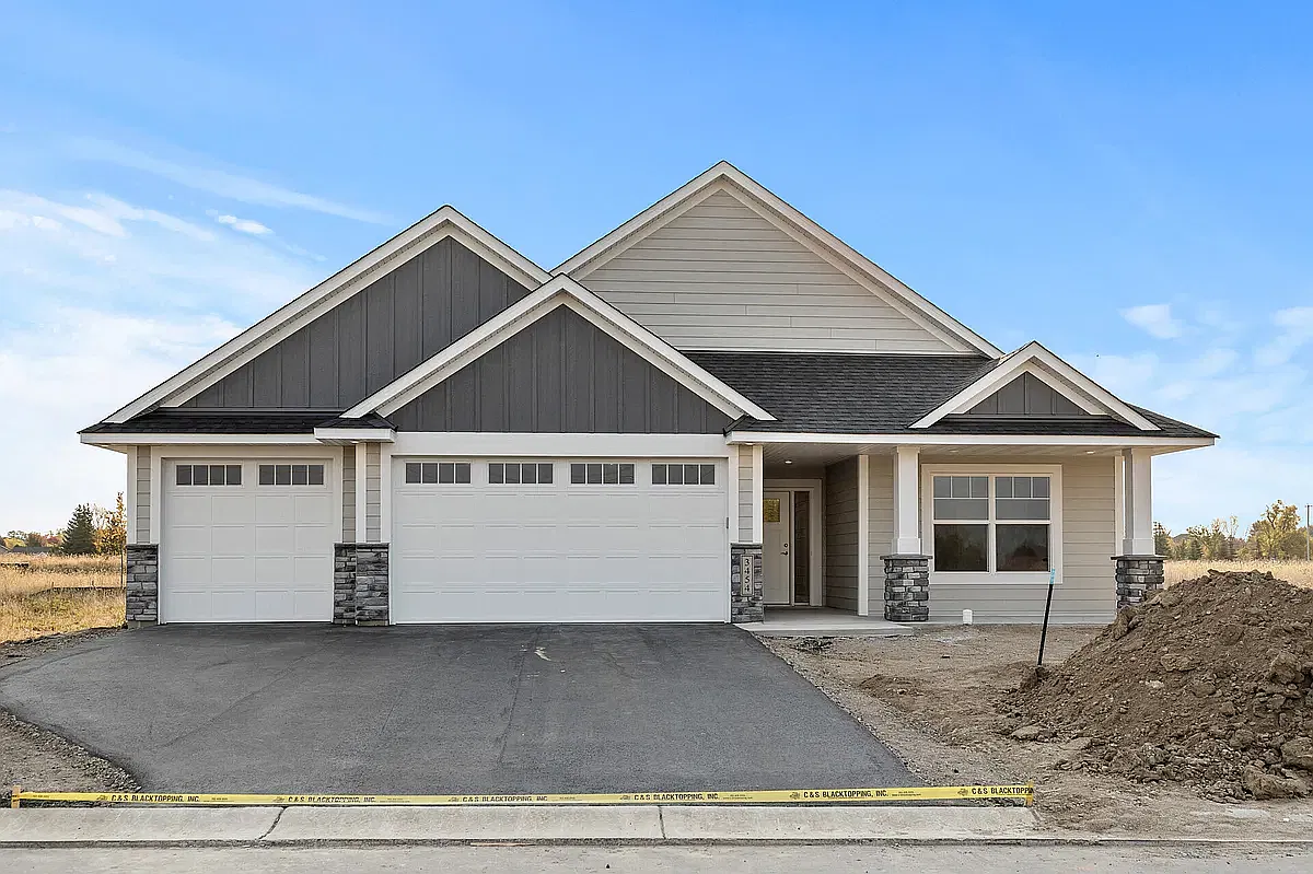 3 bed, 1700 sqft, $3,695 — Photo 1