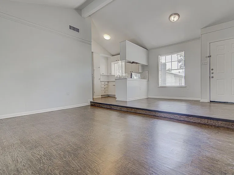 5703 Gloucester Ln — Photo 5