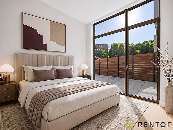 4th image of 960 Franklin Ave #124