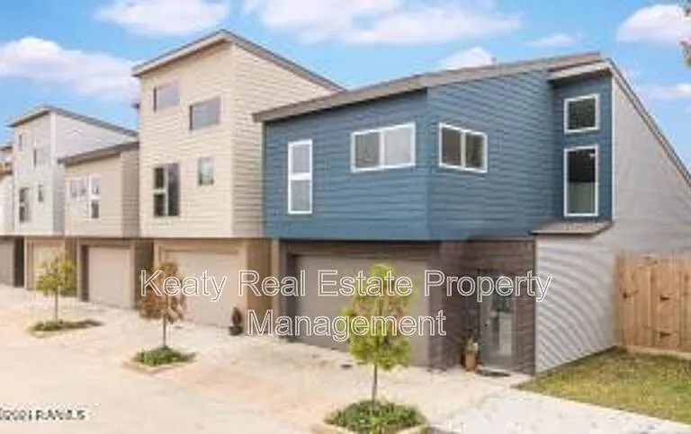 113 Highland Park Ln — Photo 1