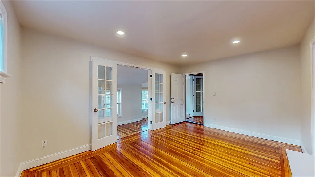 2 bed, 1.0 bath, 1222 sqft, $3,200 — Photo 2