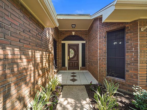 2nd image of 2711 N Peach Hollow Cir
