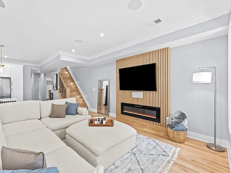 335 Virginia Ave #2 — Photo 3