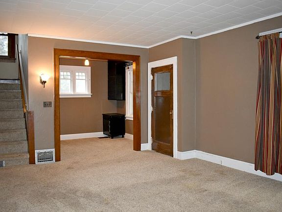 5th image of 445 Academy St E