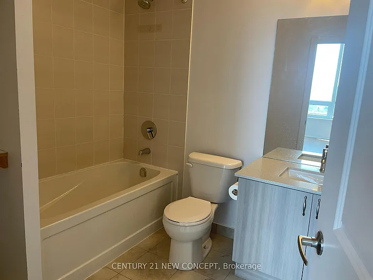 7 Kenaston Gdns E #Penthouse 01-01 — Photo 6