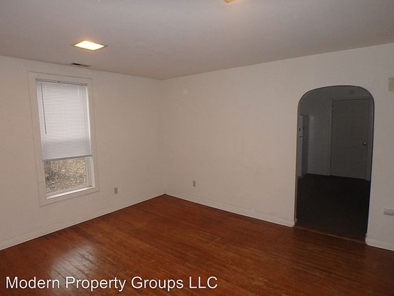 3rd image of 1109 N College Ave