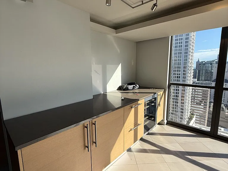10 E Ontario Condos — Photo 18