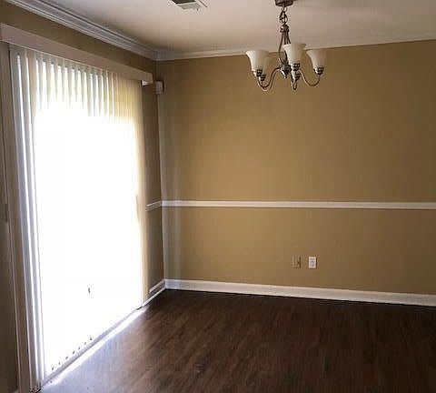 partial view of breakfast area