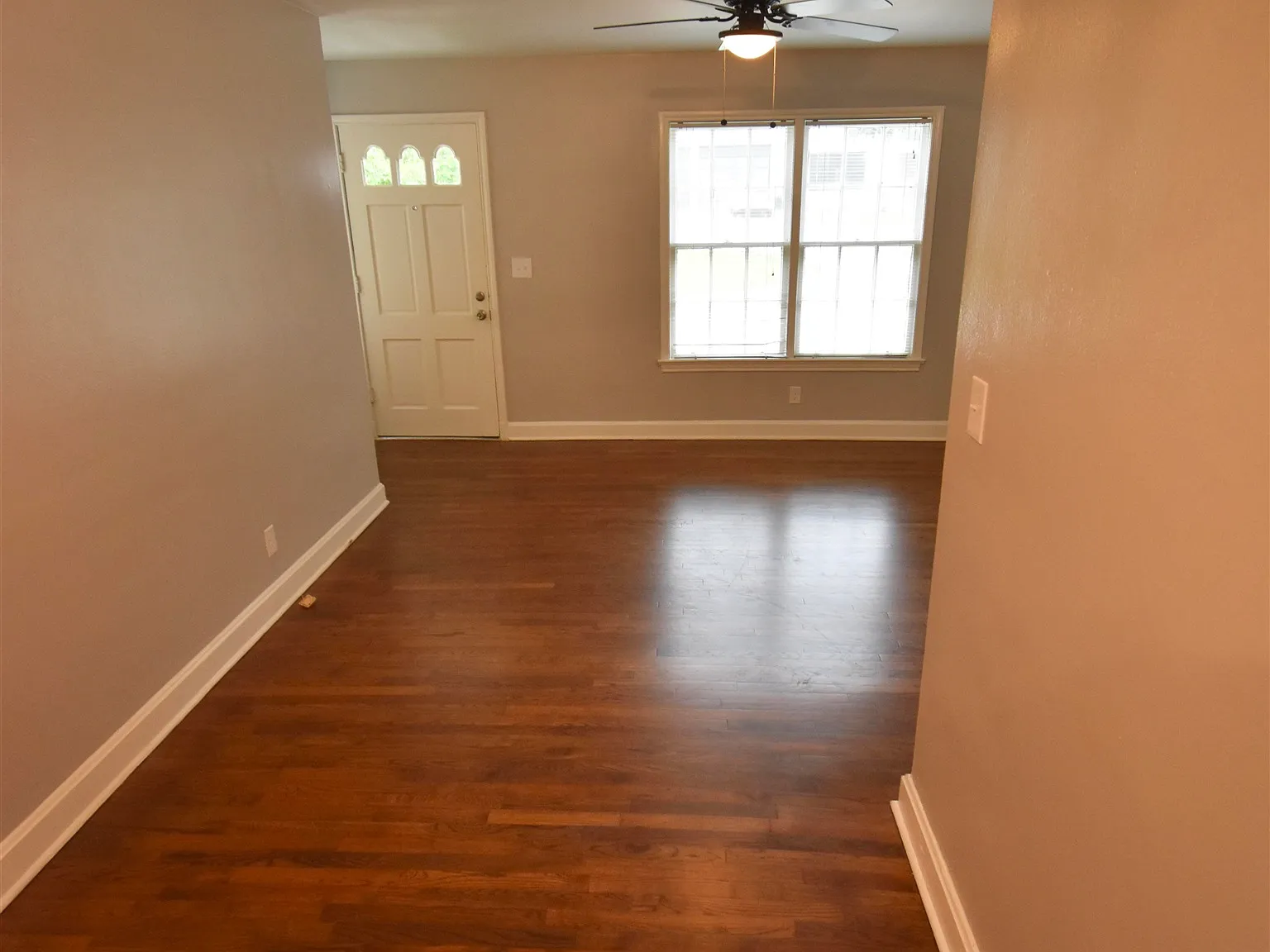 2 bed, 1.0 bath, 806 sqft, $1,200 — Photo 4