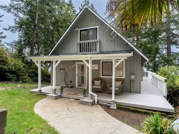 724 W Herron Boulevard NW, Lakebay, WA 98349