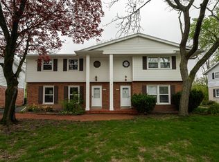 11827 W Diane Dr, Wauwatosa, WI 53226