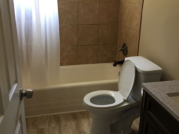 3rd image of 865 Saint Anthony Ln
