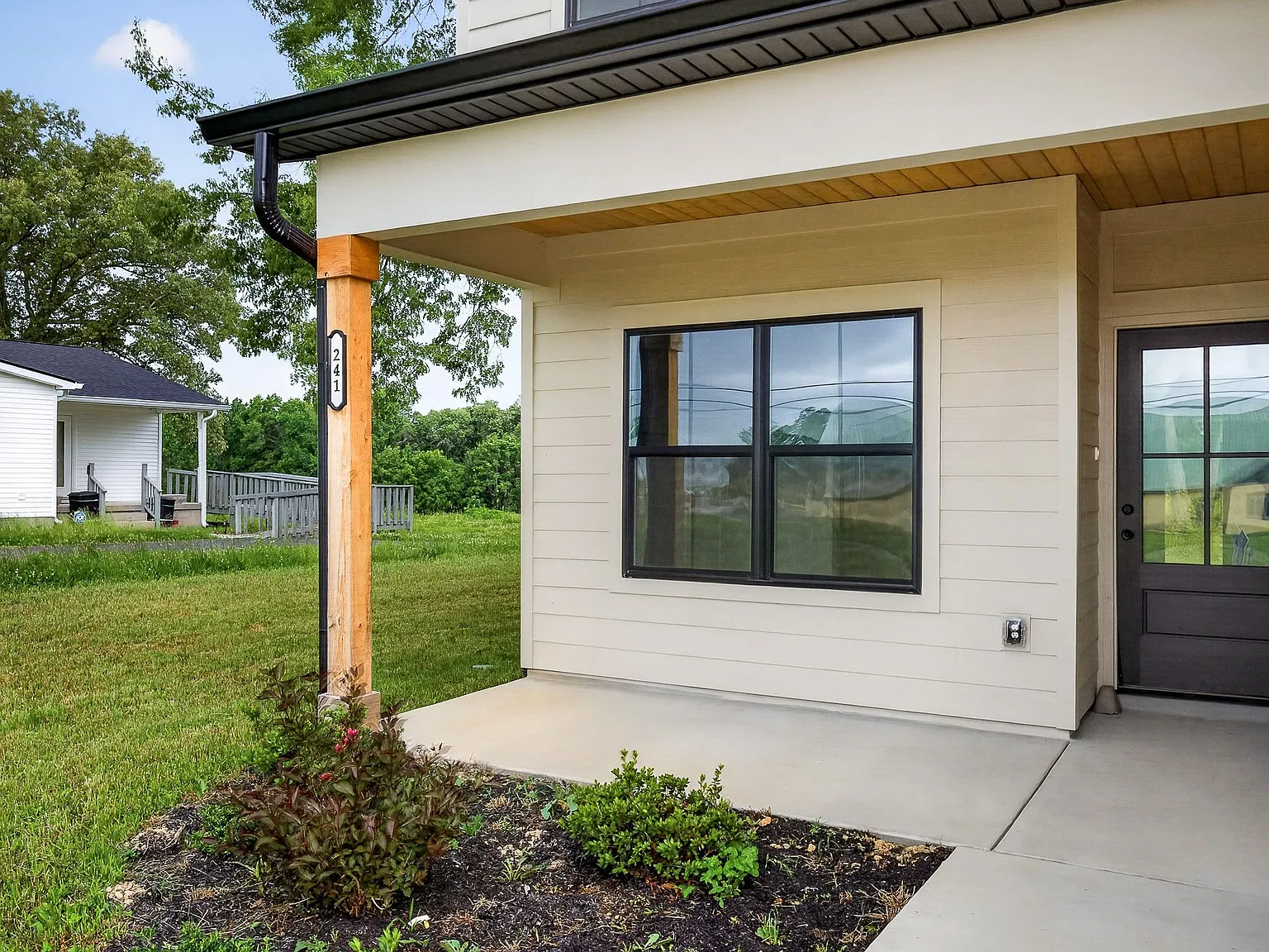 3 bed, 2.5 bath, 1745 sqft, $2,300 — Photo 4
