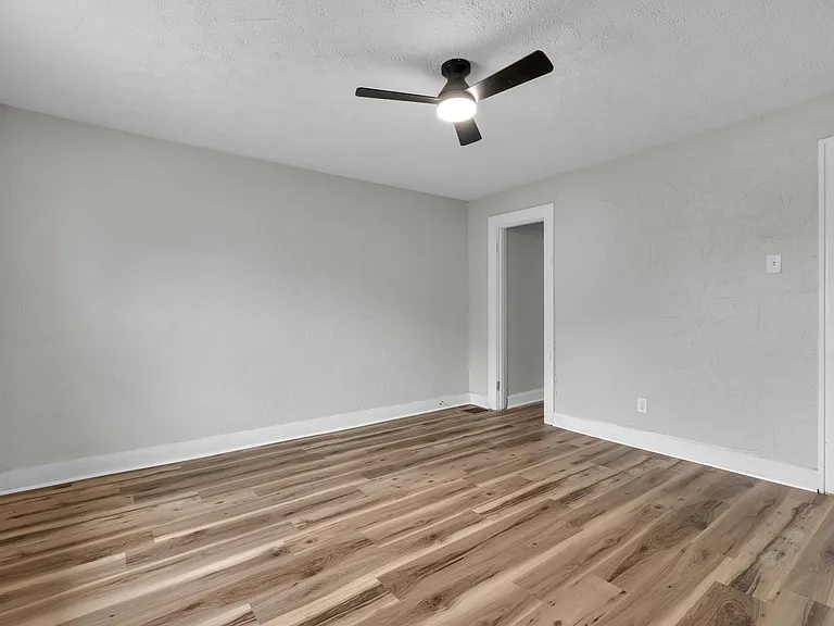 411 N Oakland Ave — Photo 16