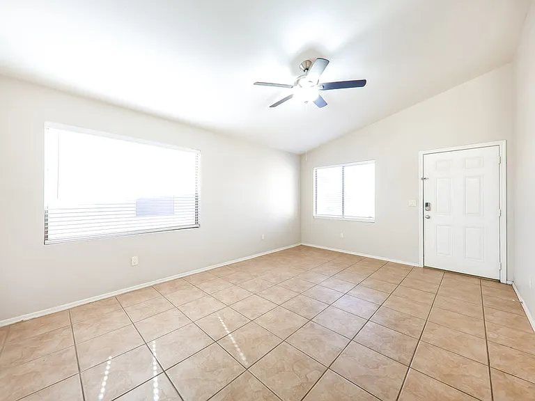 2030 E Wahalla Ln — Photo 4