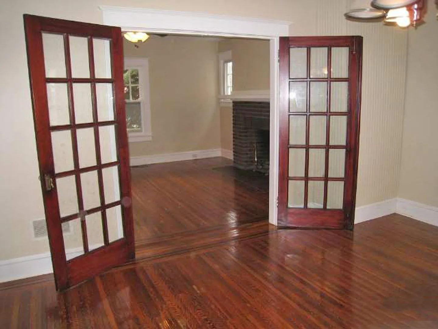 3 BR Home with Natural Light, Covered Porches & Bonus Sunroom — Photo 4