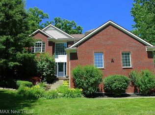 785 Pathway Dr, Howell, MI 48843