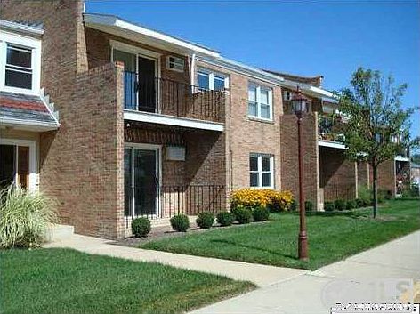 5th image of 320 Maryland Ave APT 11C