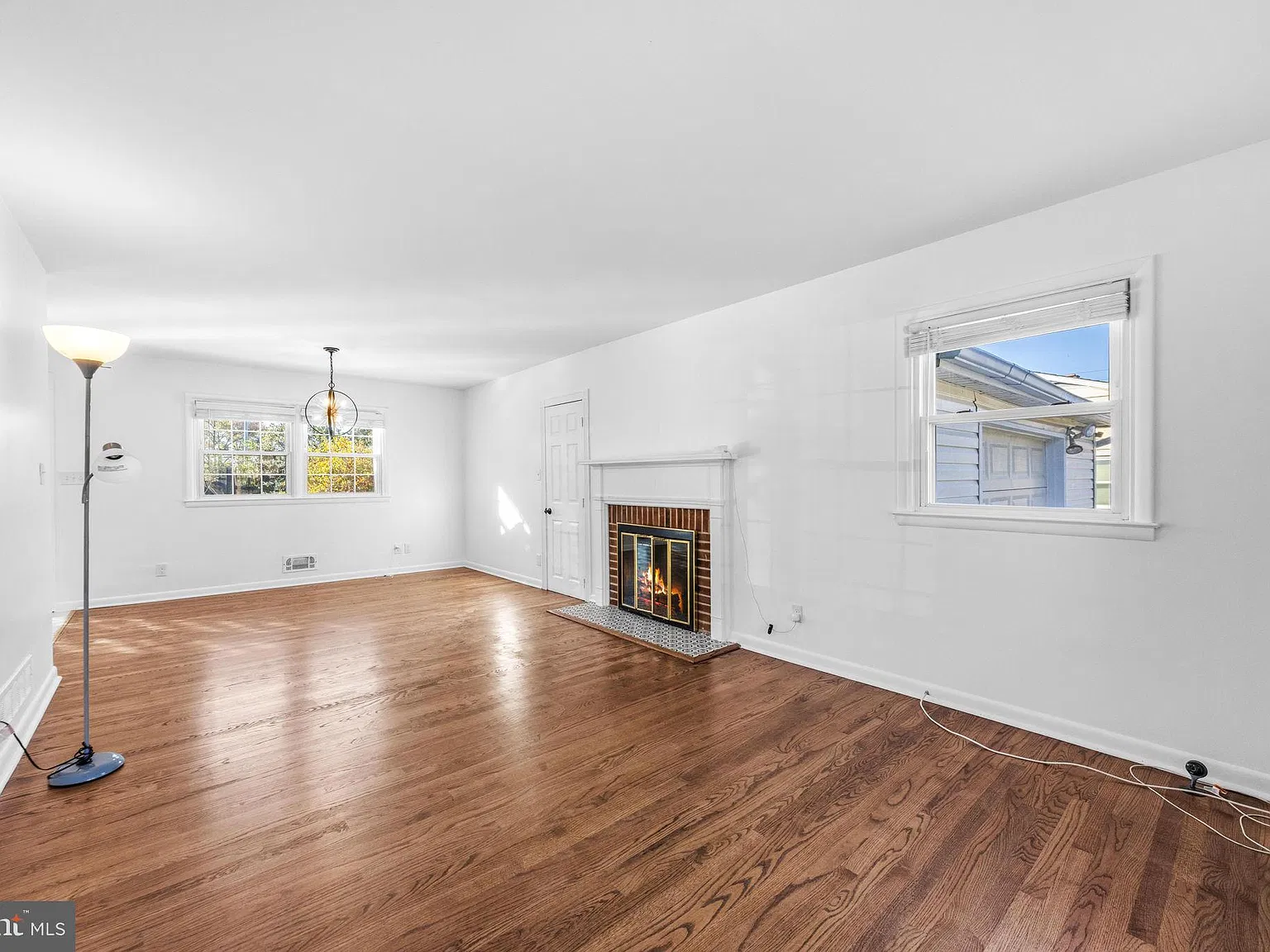 3 bed, 3.0 bath, 2222 sqft, $3,500 — Photo 3