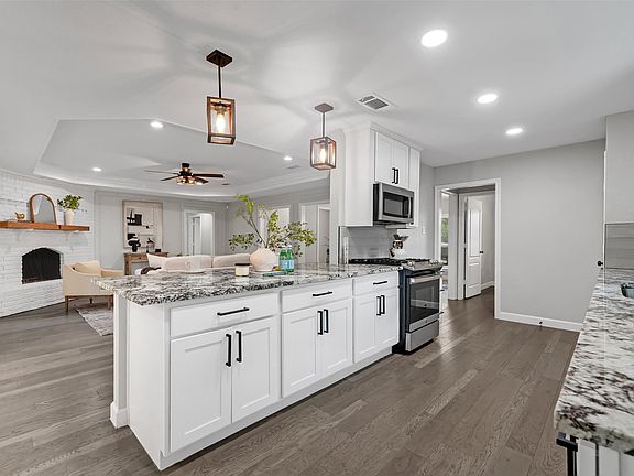 3rd image of 2101 Newcastle Cir