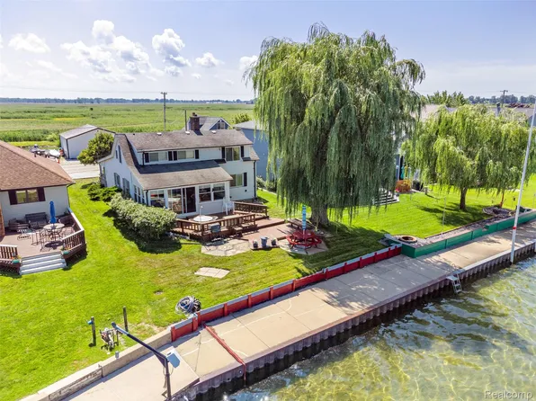8107 Anchor Bay Dr, Algonac, MI 48001