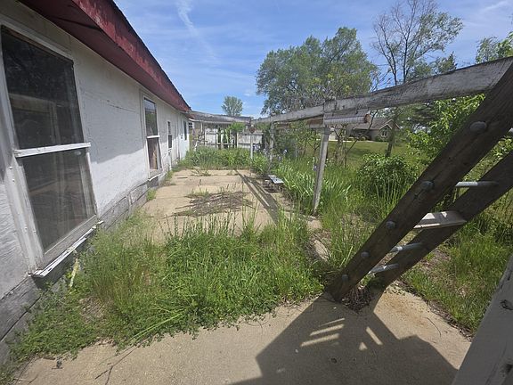 5th image of 387 18th St