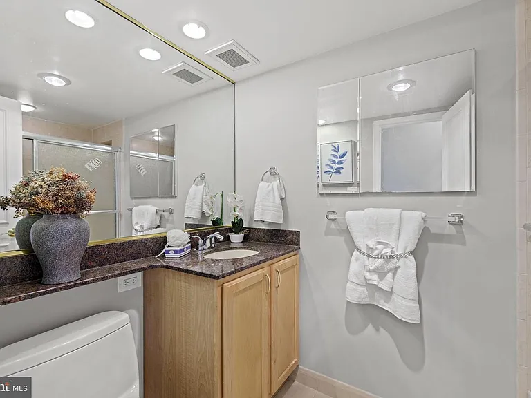 501 Slaters Ln #824 — Photo 9