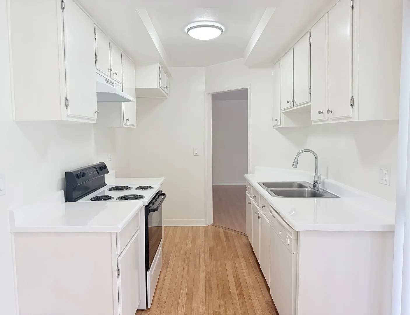 331 Ardmore Avenue Apartments - Prime Location in Koreatown — Photo 3