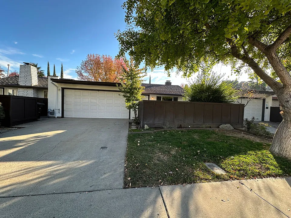312 N Riverside Dr
