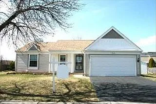 1045 Forest Ct photo 1