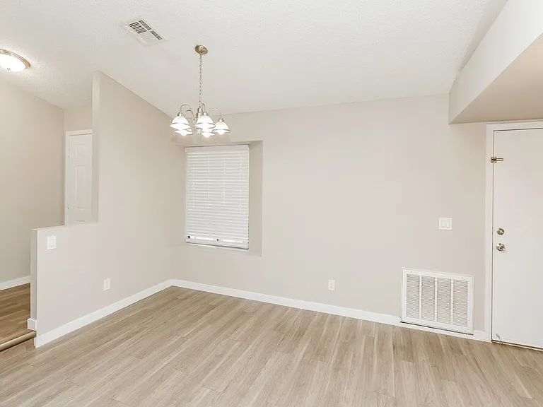 141 Emden Dr — Photo 7