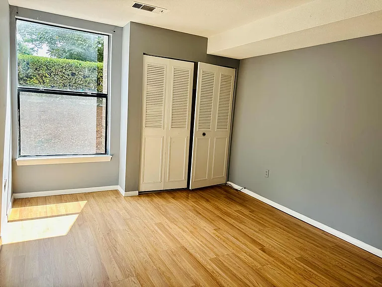 24 Shrewsbury Green Dr #B — Photo 14