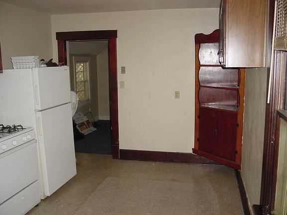 Kitchen S.W. Corner, doorway to Studio