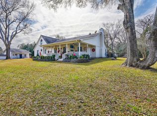 540 Hickory Creek Rd, Bellville, TX 77418