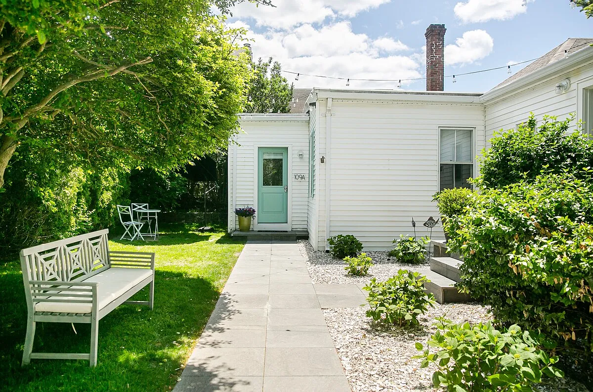 3 bed, 700 sqft, $2,500 — Photo 1