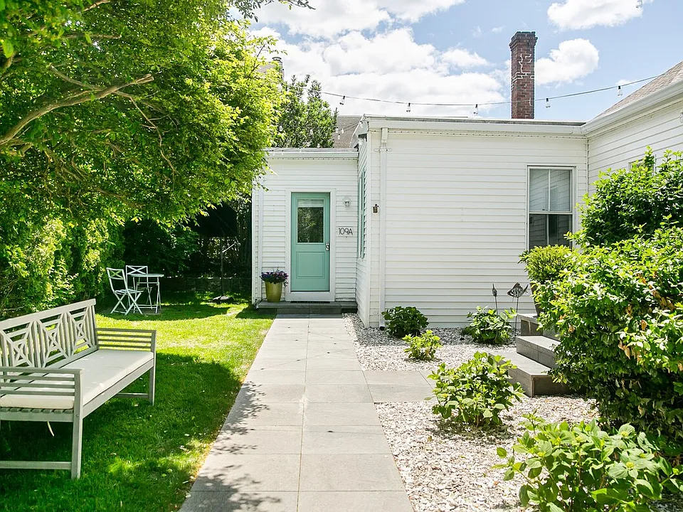 109A Aquidneck Ave