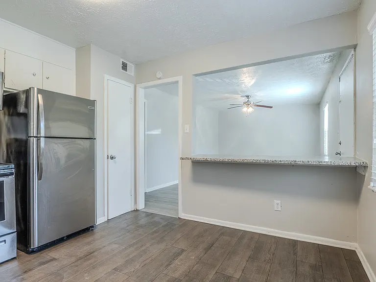 1466 Rock Cut Rd #N5 — Photo 2