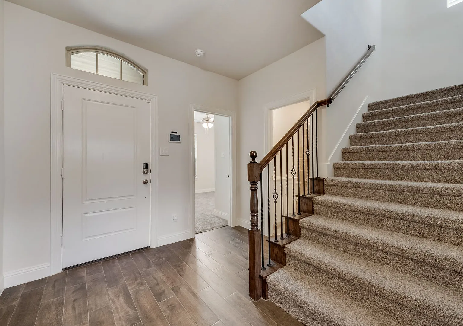 Beautiful 4 bedroom home over 2300 sqft! Aubrey ISD! — Photo 3
