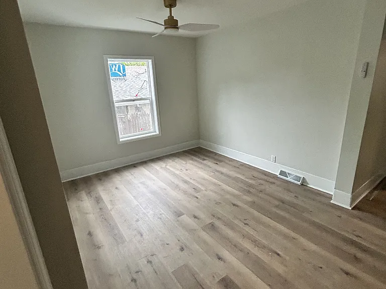 1404 W Springfield Ave — Photo 2