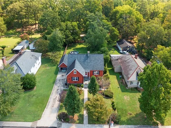 17 Tallassee St, Badin, NC 28009