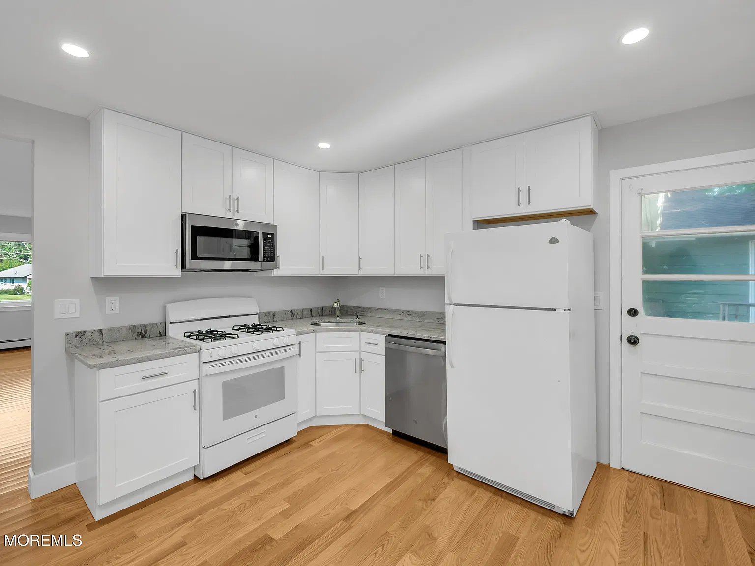 2 bed, 1036 sqft, $2,200 — Photo 1