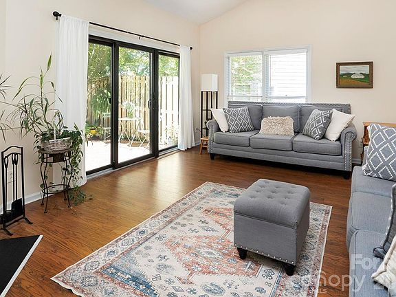 4th image of 5935 Fitzwilliams Ln