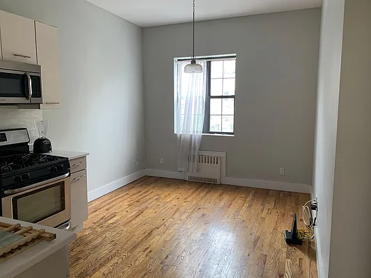 Rented by Premier Metro Realty Corp | media 15