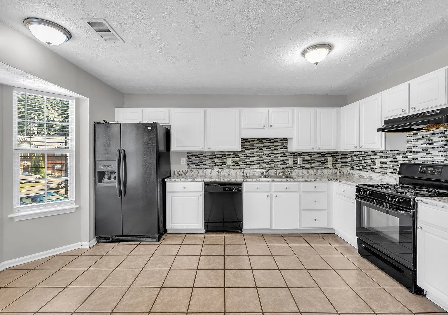 Cozy 3-Bedroom Townhome for Rent in Duluth, GA — Photo 4