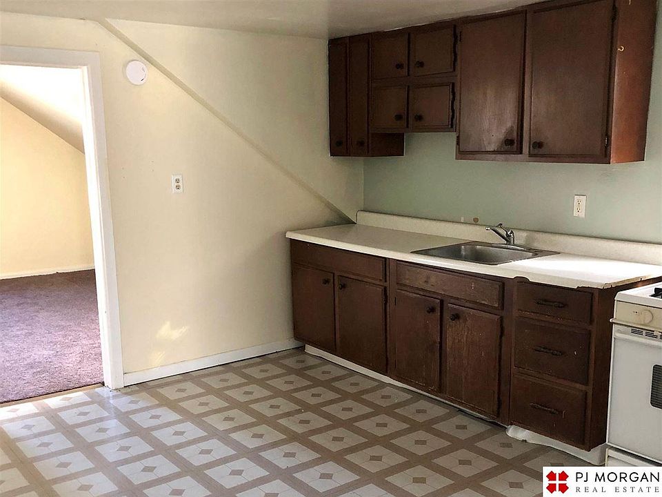 2nd image of 209 E 2nd St #4