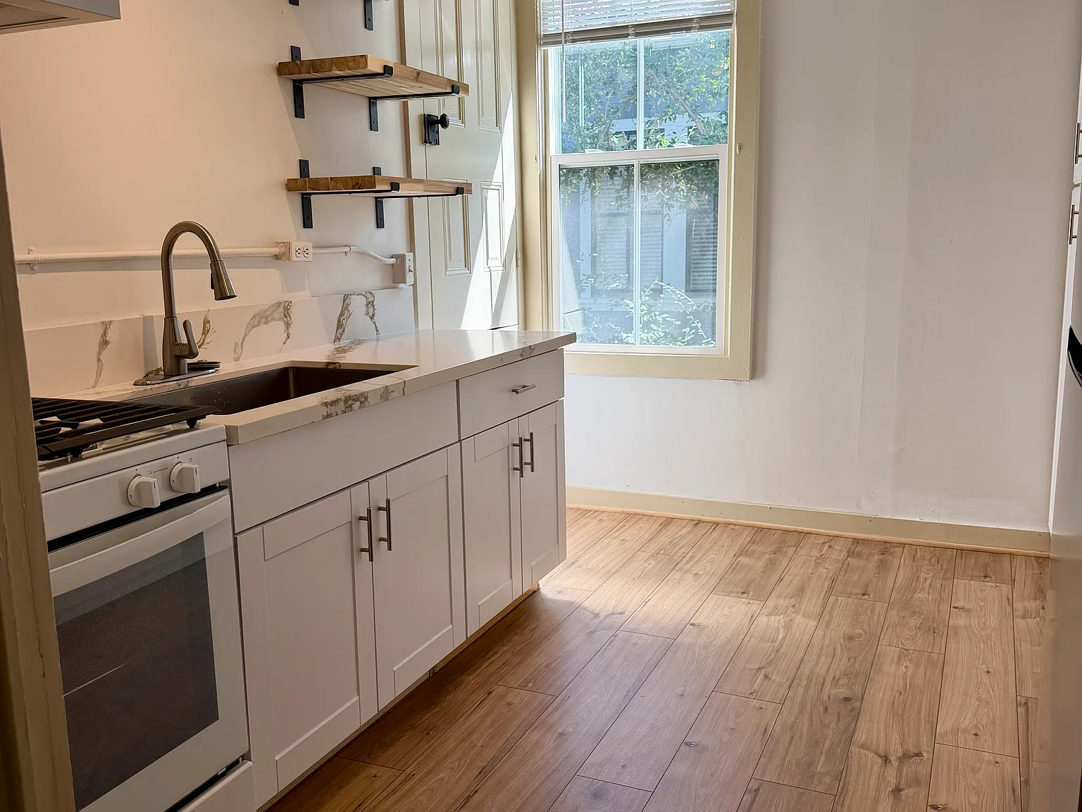 3 bed, 1100 sqft, $2,450 — Photo 1