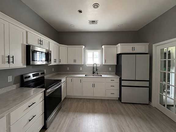 5th image of 715 3rd St