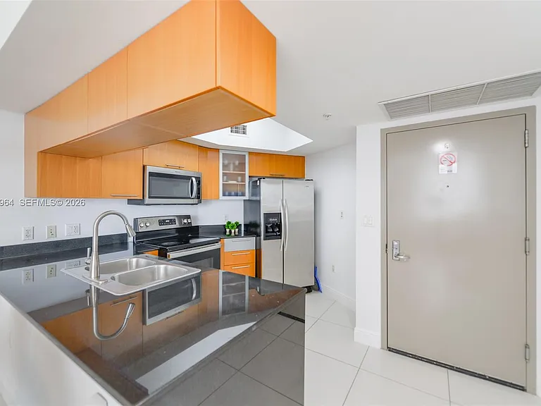 1750 N Bayshore Dr #2402 — Photo 11