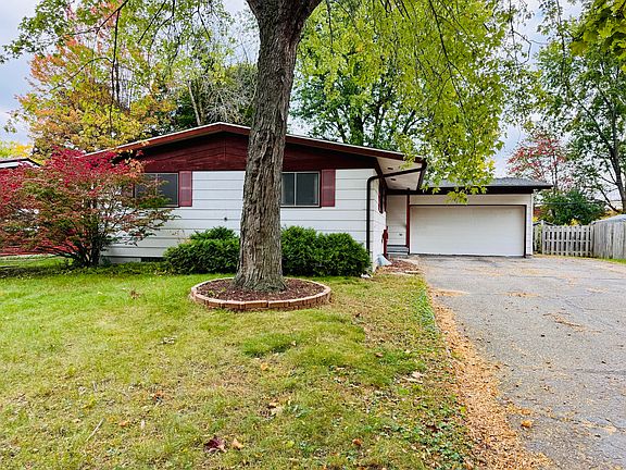 2nd image of 2706 Dawn Dr
